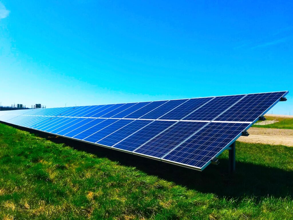 Comunidades energéticas usan paneles solares.