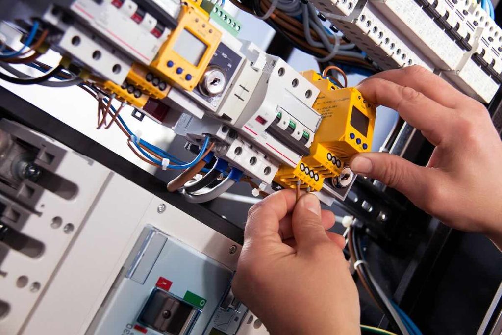 Técnico electricista en Badalona: reparaciones urgentes, instalación y mantenimiento